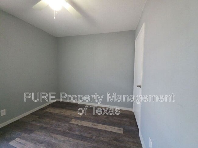 Building Photo - 5808 Wellington Dr