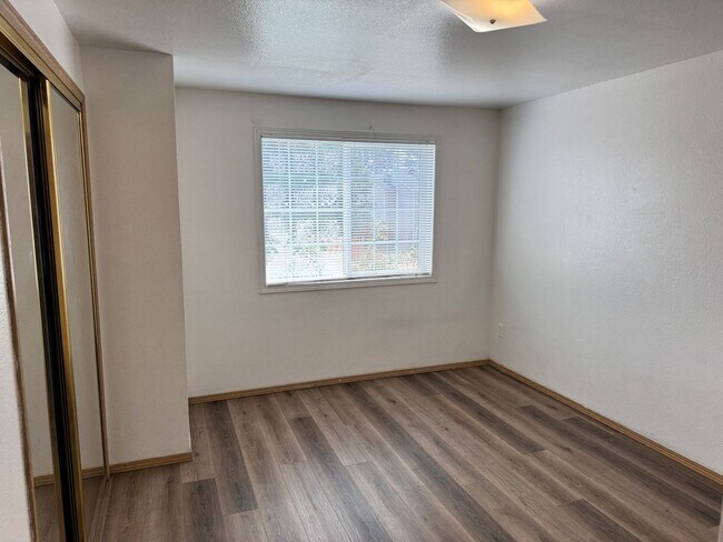 Building Photo - Freshly recently updated 3-bedroom 2-bathroom duplex with garage!