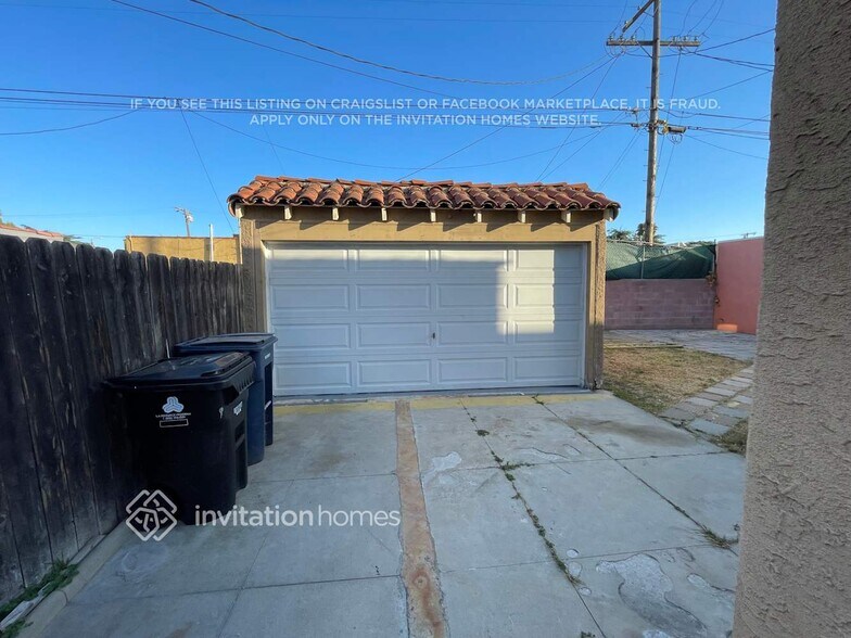 Building Photo - 1240 W 82nd St