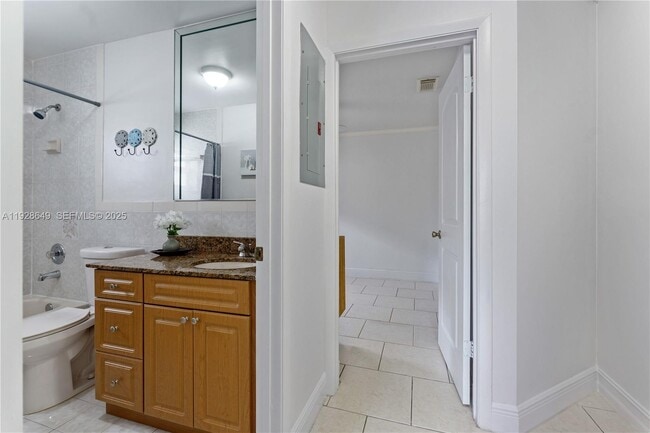 Building Photo - 2732 W 72nd Pl