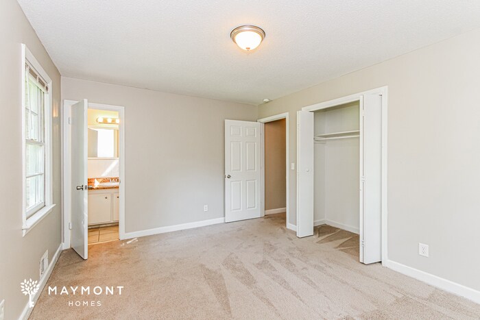 Building Photo - 4010 Pine Cone Dr