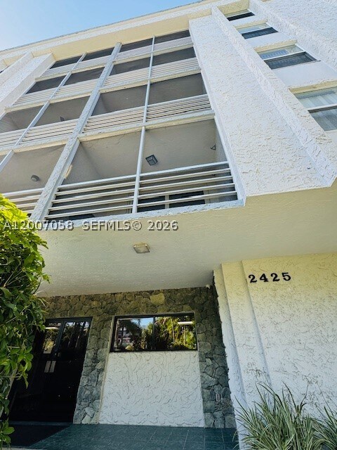 Building Photo - 2425 NE 135th St