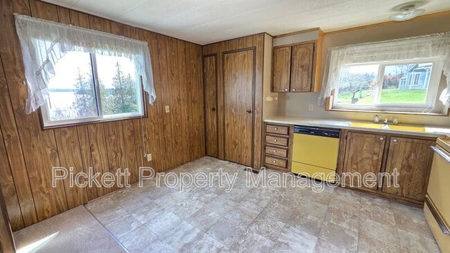 Building Photo - 2397 Alaska Ave E