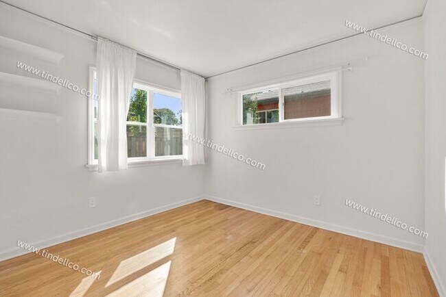 Building Photo - Charming 1942 Home in the Heart of Kenton ...