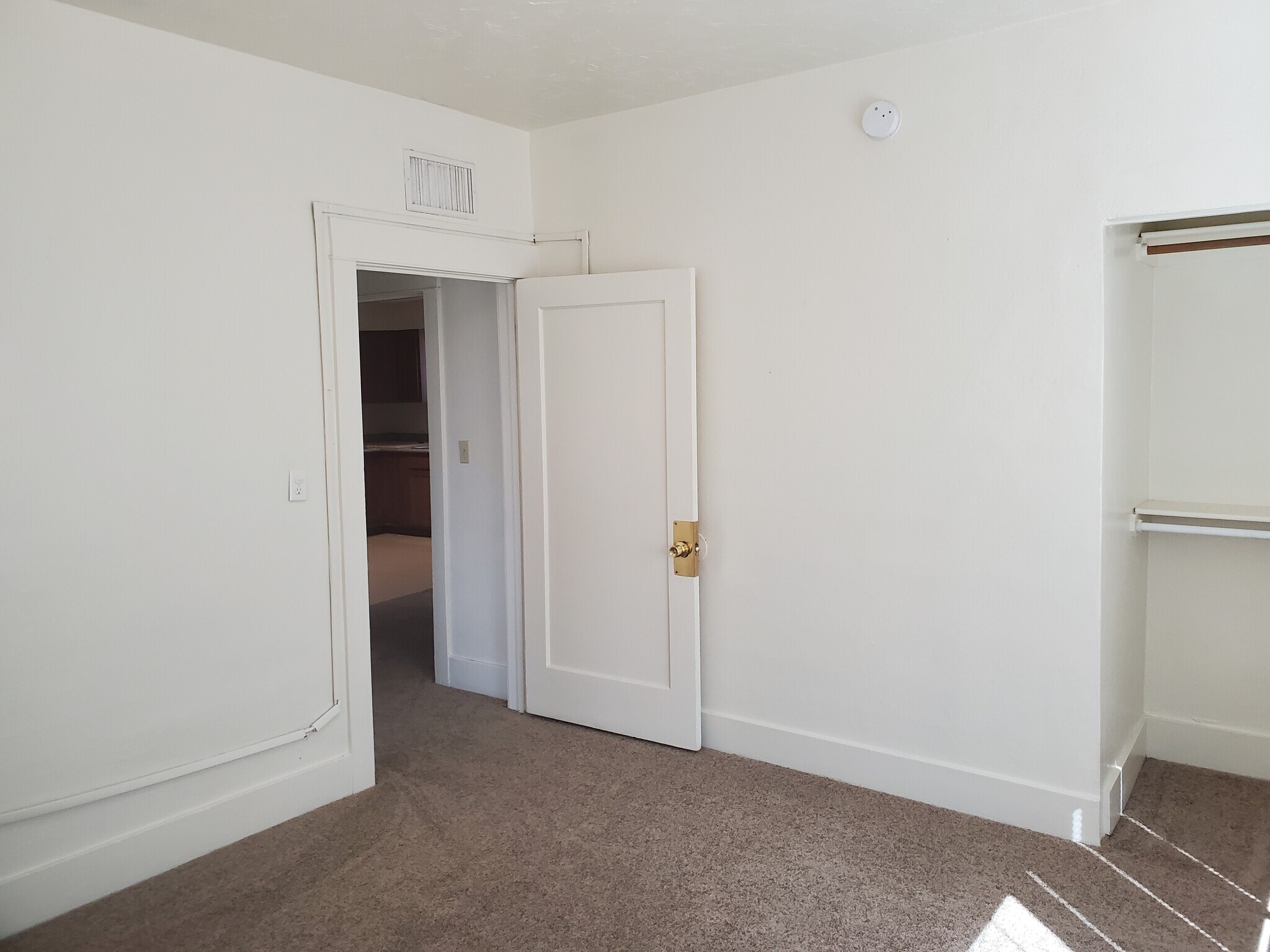 Building Photo - 1141 E Elm St