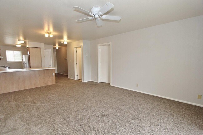 Building Photo - 551 N Moffatt Ave