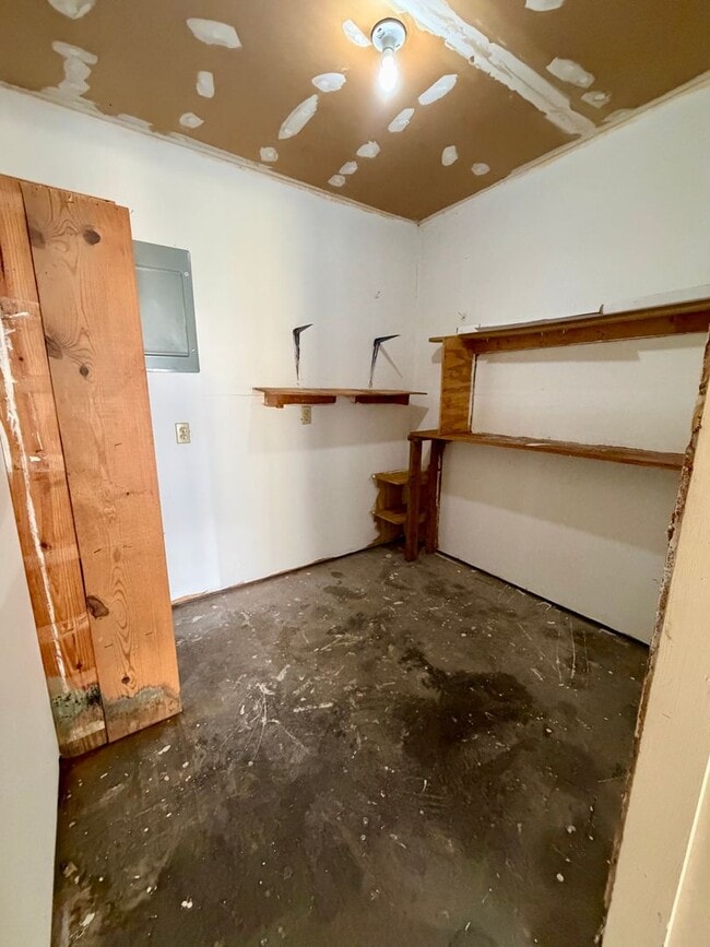 Building Photo - 904 Hillside Dr