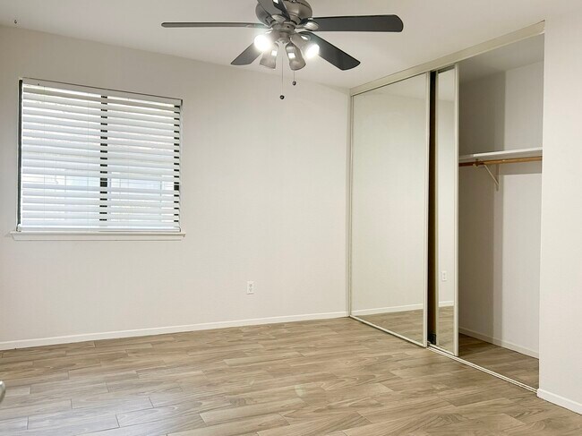Building Photo - 3 N Mossrock Rd