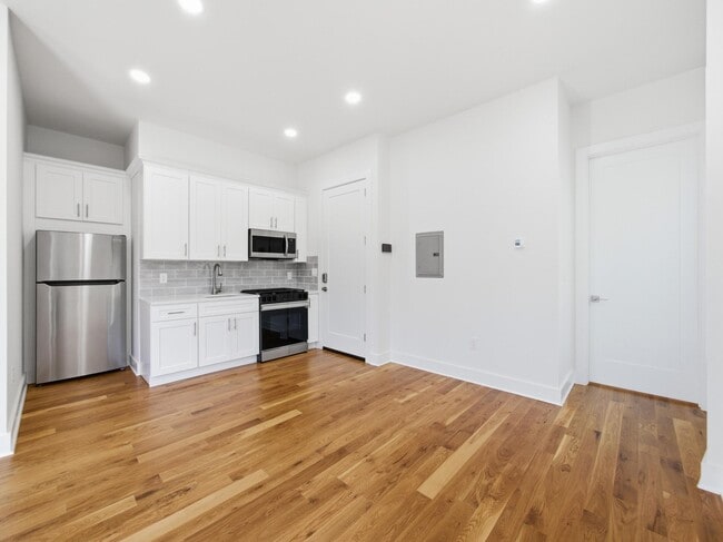 Building Photo - 858 West Side Ave