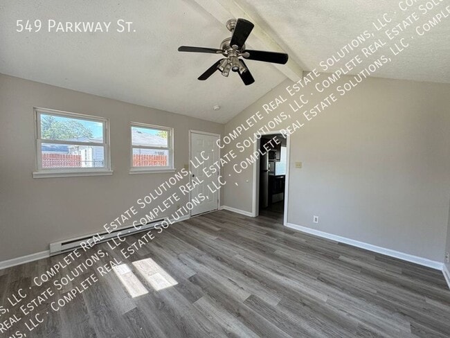 Building Photo - 549 Parkway St
