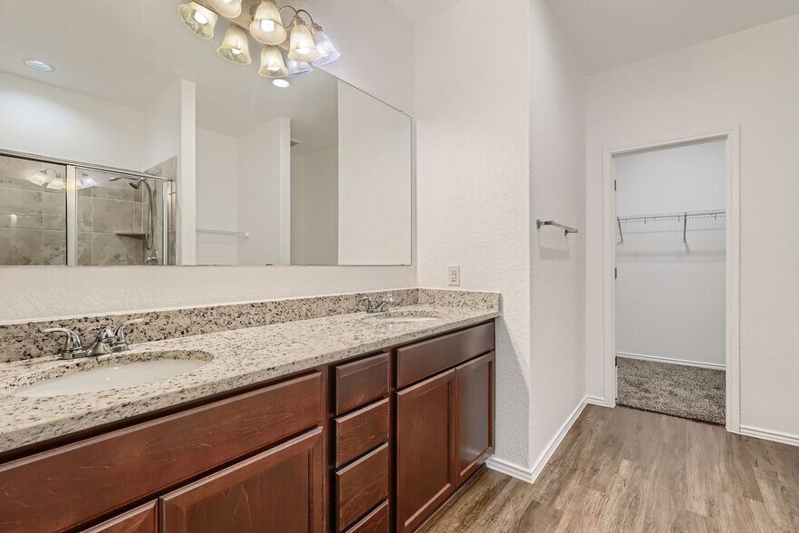 Building Photo - 15111 Pandion Dr