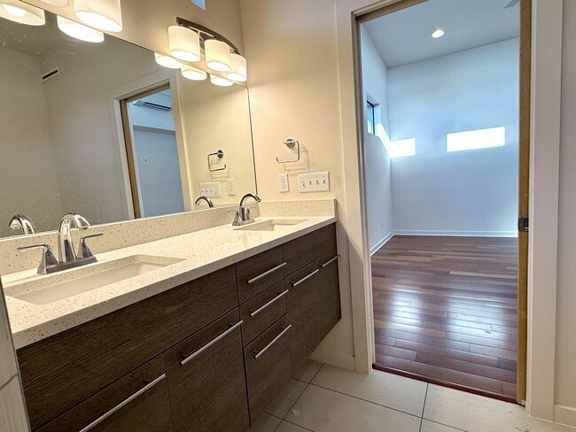 Building Photo - 416 Starlight Vlg Lp