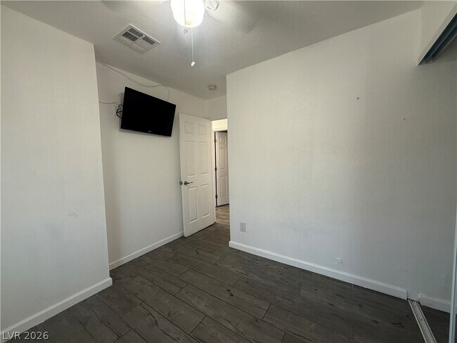 Building Photo - 6208 Ilanos Ln