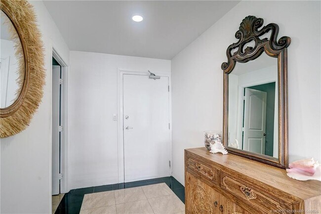 Building Photo - 10410 S Ocean Dr