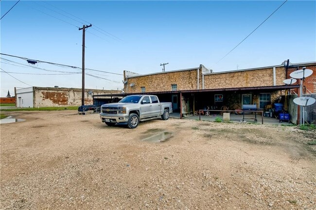 Building Photo - 112 E Davilla St