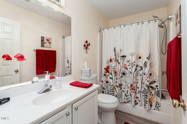 Building Photo - Beautifully Updated Townhome Near Historic Downtown Apex