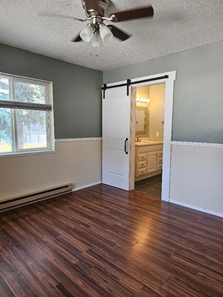Building Photo - 208 Island View Dr