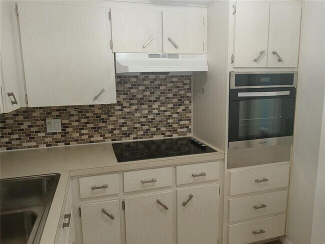 Building Photo - 2331 Finlandia Ln