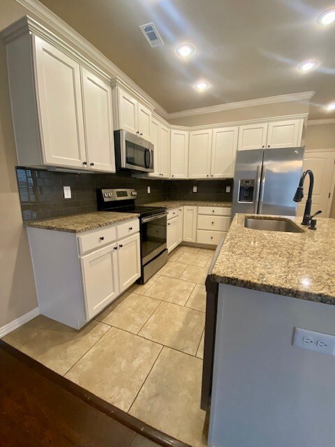 Building Photo - 1047 N Leverett Ave