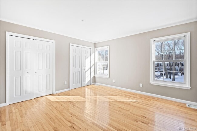 Building Photo - 10 Bartlett Commons