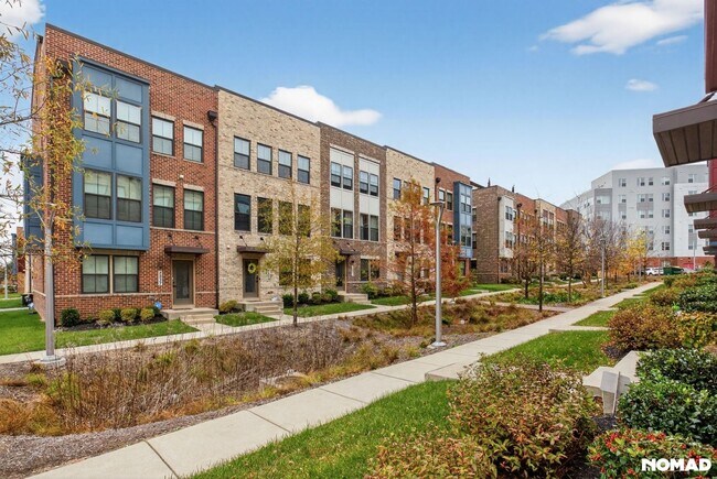 Building Photo - Spacious 4BR 3BA Townhome