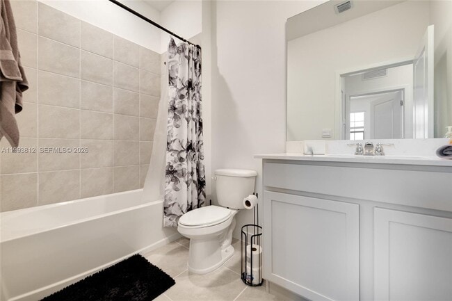 Building Photo - 834 SW 11th Ter