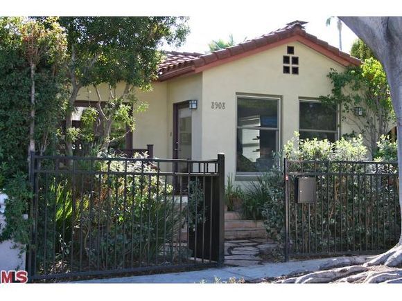 Building Photo - 8908 Ashcroft Ave