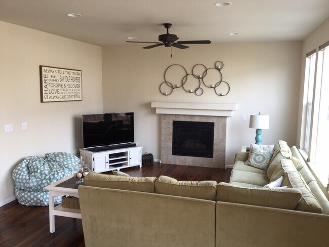 Building Photo - Beautiful 4 Bed 2.5 Bath Home in Observato...