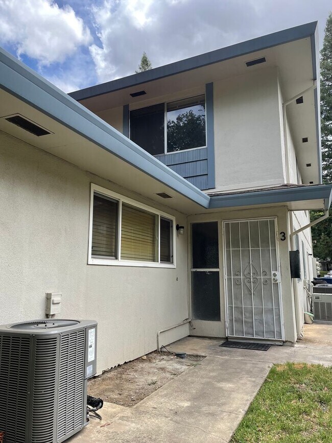 Building Photo - Two Story Fourplex Unit - On site Laundry, Carport, Ceiling Fans