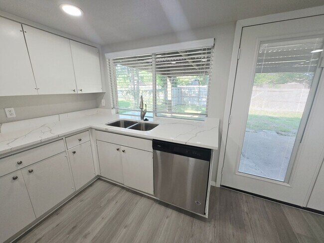 Building Photo - Garland 3 Bedroom, 2 Bath, 1 Car Garage Property That Has Been Completely Remodeled
