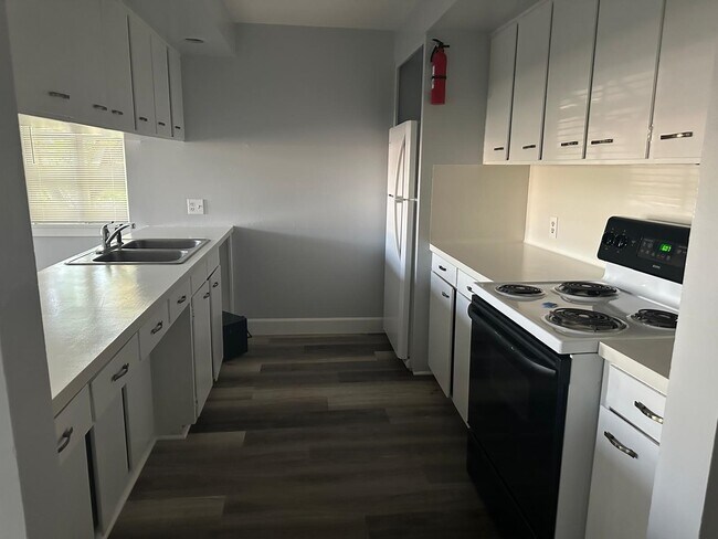 Building Photo - 800 Travis St