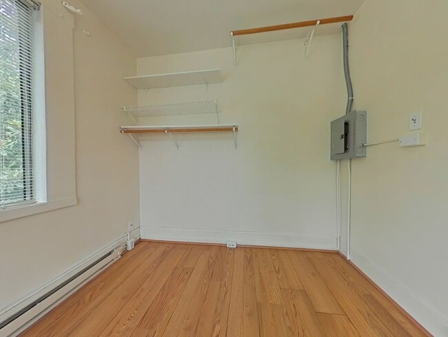 Building Photo - 1 Bedroom Apartment ~ Close to Campus