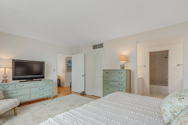 Building Photo - 5480 N Ocean Dr