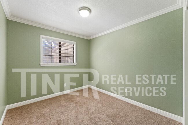 Building Photo - 8950 Salmon Falls Dr