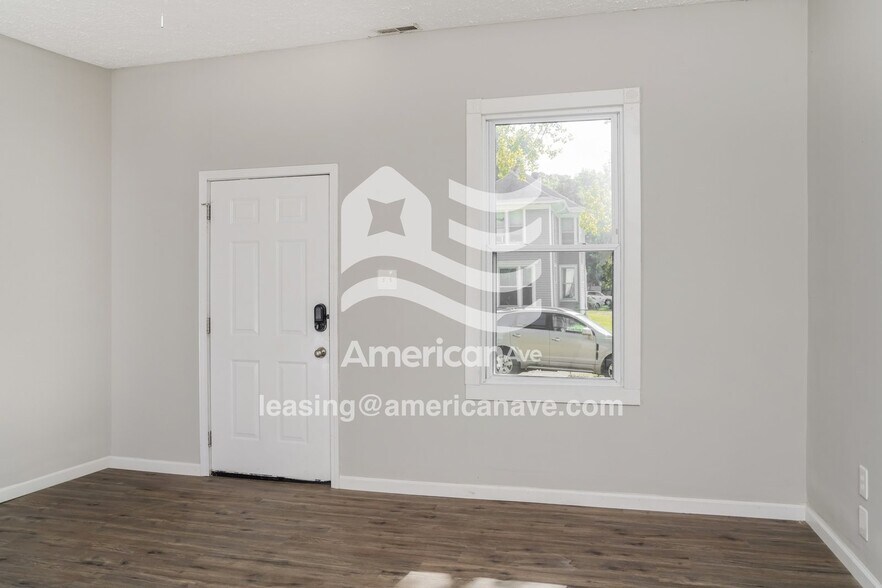 Building Photo - 630 W 8th St