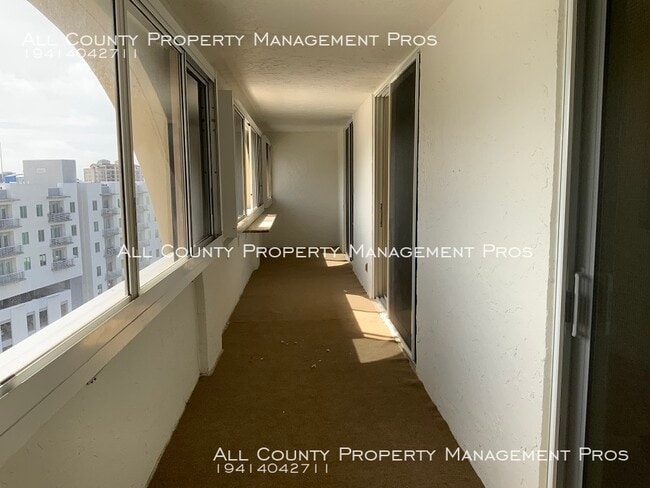 Building Photo - DOWNTOWN PENTHOUSE CONDO WITH CITY VIEW
