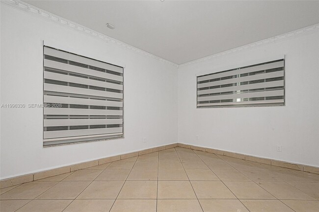 Building Photo - 2545 NE 207th St