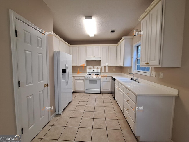 Building Photo - 1311 Vine Cir