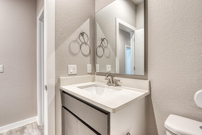 Building Photo - 409 Beech Tree Dr