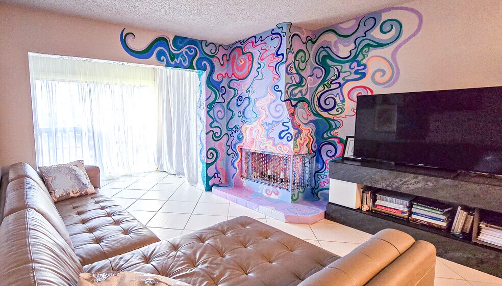 Living room - 1986 Pelican Landing Blvd