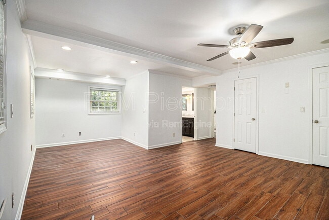 Building Photo - 2570 Northside Dr NW