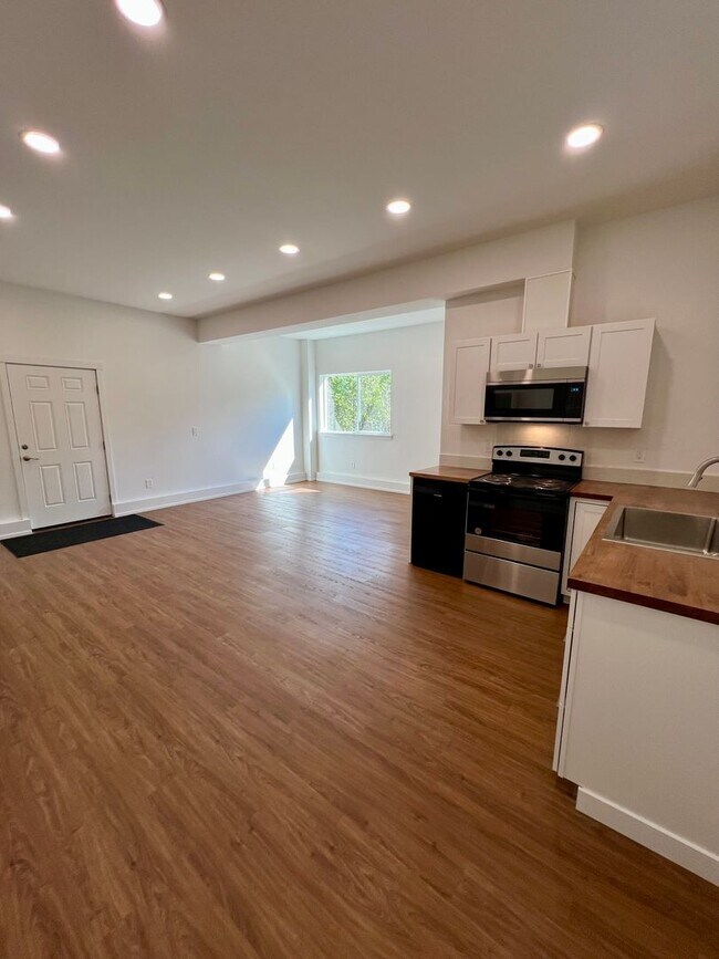 Building Photo - 8213 Harmany Ranch Rd