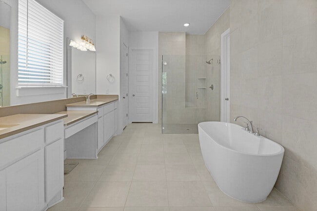 Building Photo - 601 Pinnacle View Dr