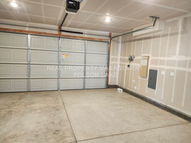 Building Photo - Coming Soon!! 3 Bedroom 2.5 bath corner lo...
