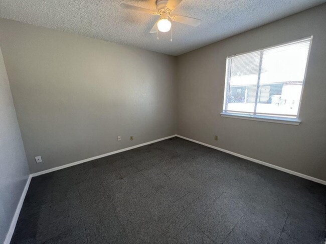 Building Photo - 507 Thelma Dr