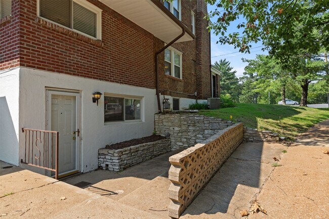 Building Photo - 7030 Clayton Rd