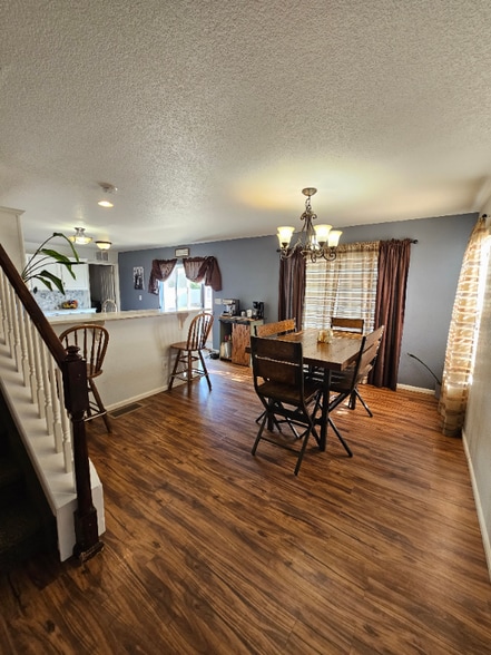 Building Photo - 9585 Castle Oaks Dr