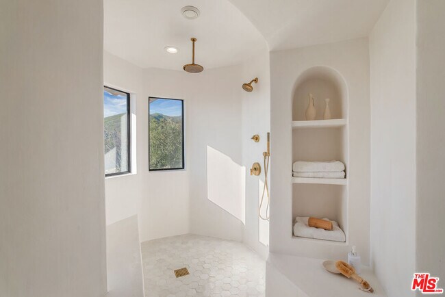 Building Photo - 16875 Cll De Sarah