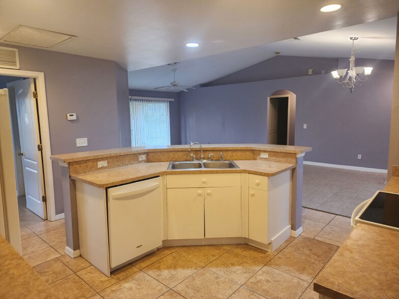 Building Photo - 1004 Columbus Blvd