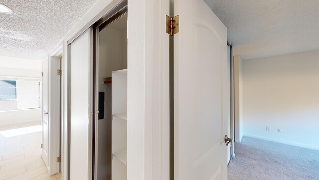 Building Photo - 33 Clay Ct